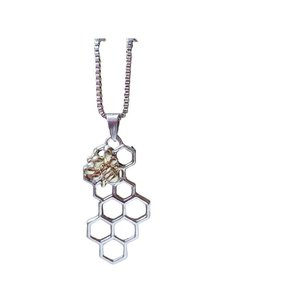 BEE WITH HONEYCOMB SLIVER NECKLACE